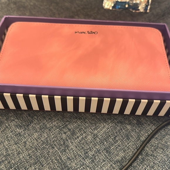 New in box Marc Tetro Metro cat pink and black wallet - Picture 3 of 10